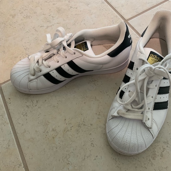 Adidas superstar size 6 - Picture 3 of 3